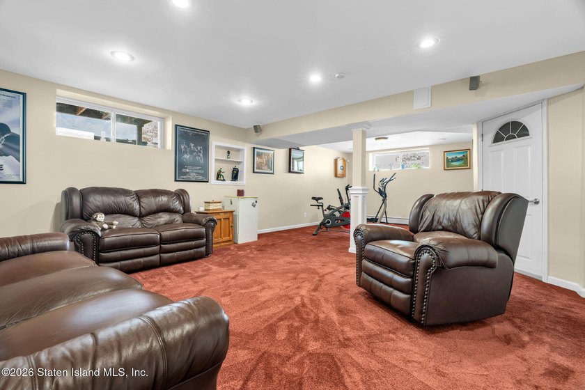 Welcome to this beautifully maintained side hall colonial on a - photo 30