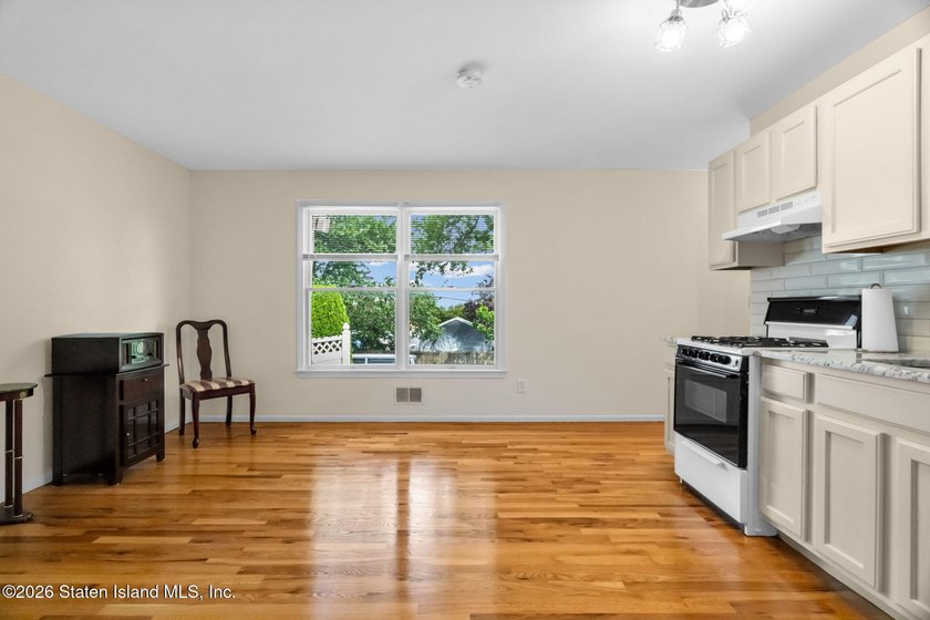Welcome to this beautifully maintained side hall colonial on a - photo 32