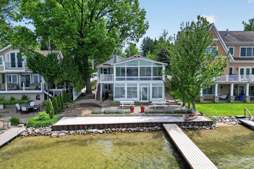 SILVER LAKE waterfront opportunity! Enjoy possession at close - photo 2