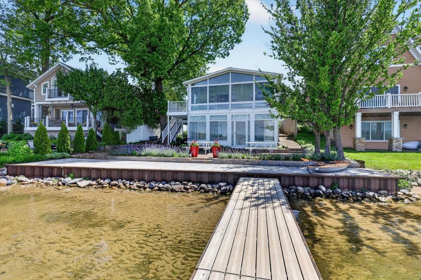 SILVER LAKE waterfront opportunity! Enjoy possession at close - photo 3