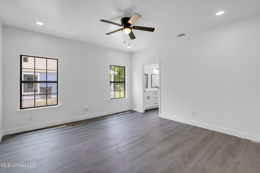 New Construction in Pascagoula!! Experience coastal living just - photo 11