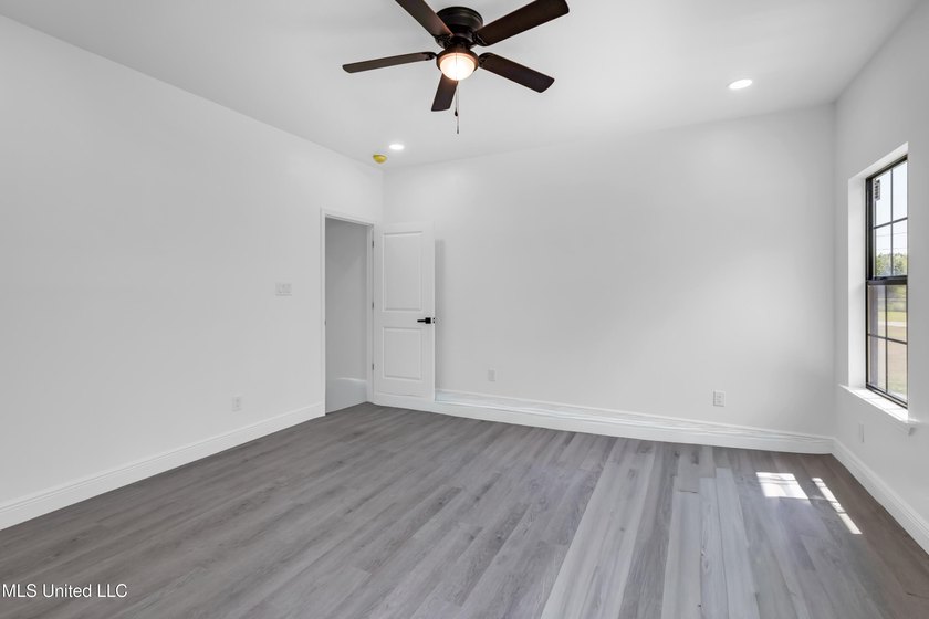 New Construction in Pascagoula!! Experience coastal living just - photo 12
