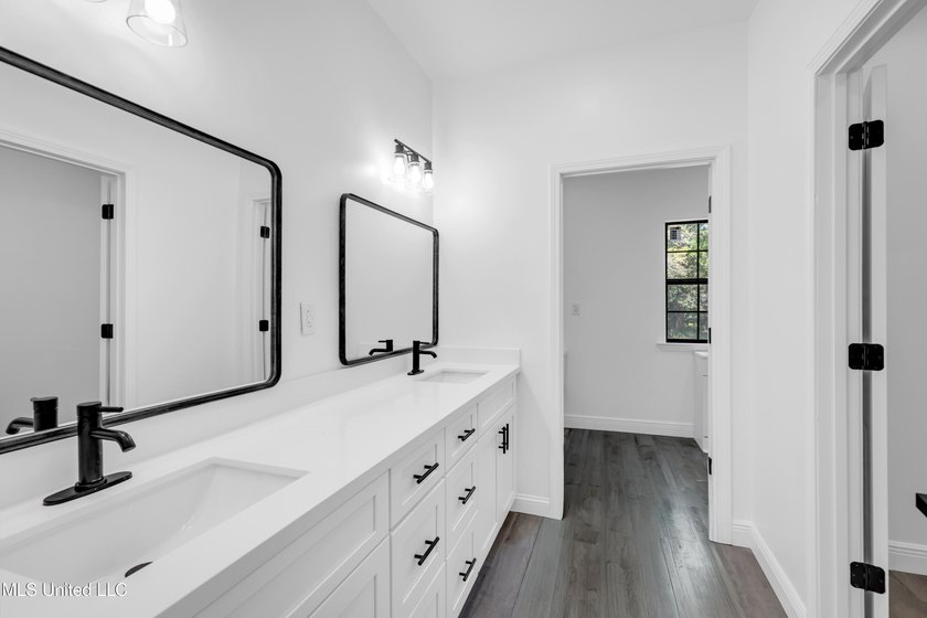 New Construction in Pascagoula!! Experience coastal living just - photo 13