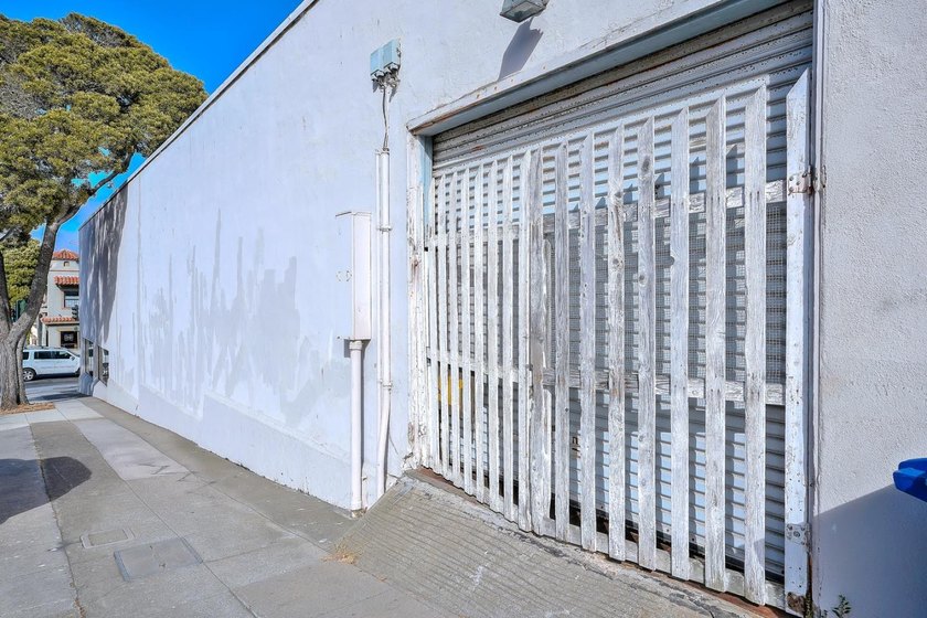 Rare opportunity for an almost 16,000 SF retail building on a - photo 15