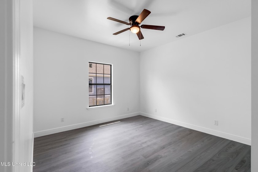 New Construction in Pascagoula!! Experience coastal living just - photo 17