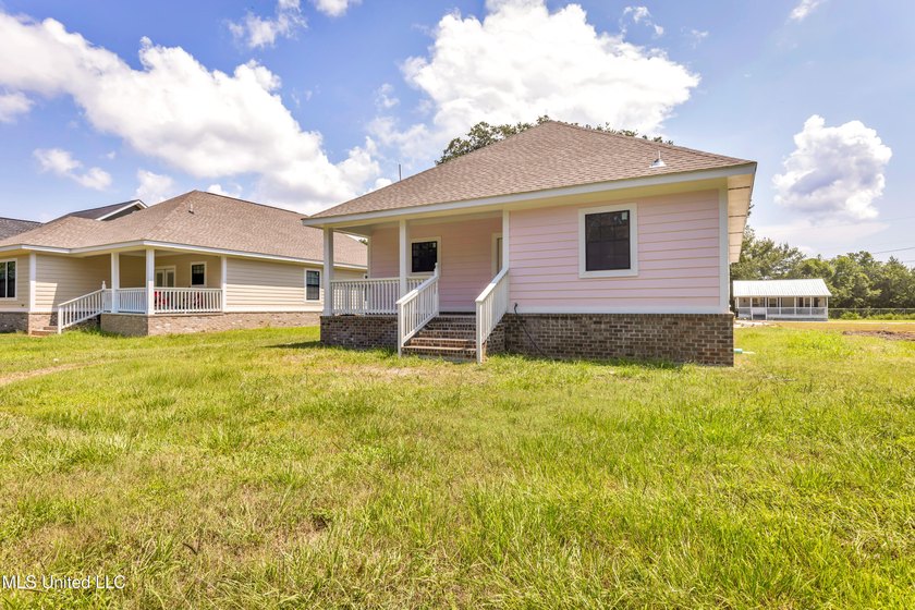 New Construction in Pascagoula!! Experience coastal living just - photo 21