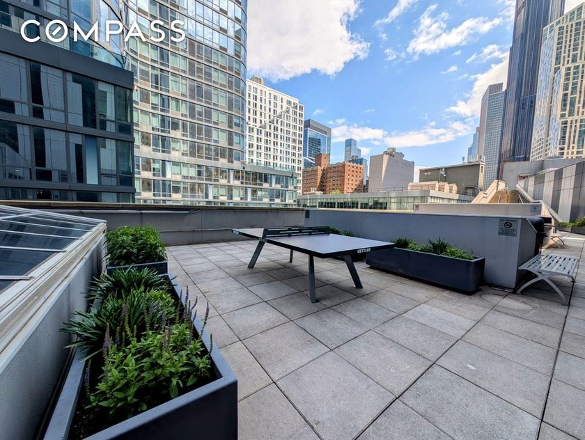 Residence 1105 is beautifully laid out two-bedroom, one-bath - photo 22