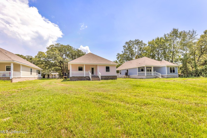 New Construction in Pascagoula!! Experience coastal living just - photo 23