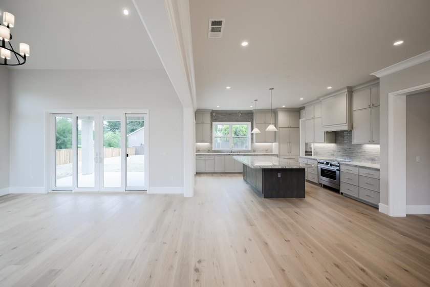 Welcome to Altamonte at Sandraya Heights, where luxury - photo 32