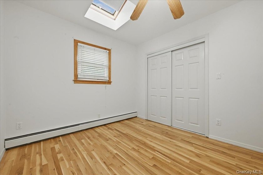 Beautifully maintained high-ranch home featuring 4 bedrooms and - photo 17