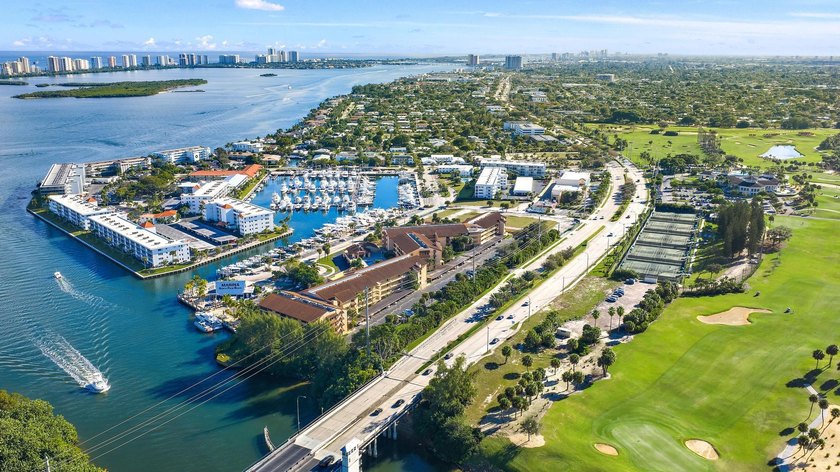 Meticulously maintained North Palm Beach waterfront gem in the - photo 20