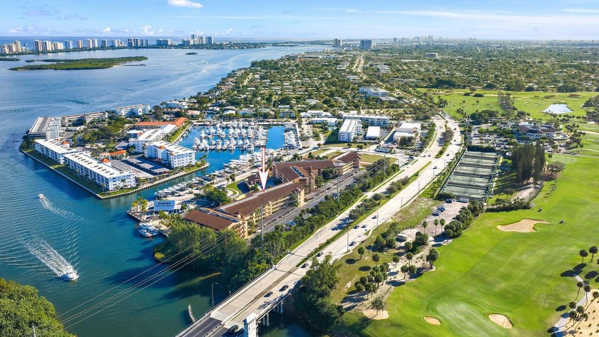 Meticulously maintained North Palm Beach waterfront gem in the - photo 24