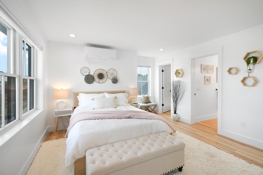 Rare downtown Vineyard Haven compound offering! A unique - photo 33