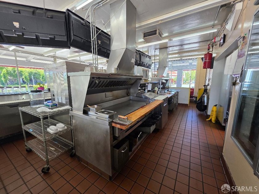 Rare owner-user and investment opportunity in the heart of - photo 6
