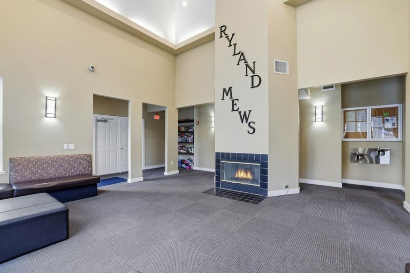 Rare loft-style condo just steps from the vibrant heart of - photo 30