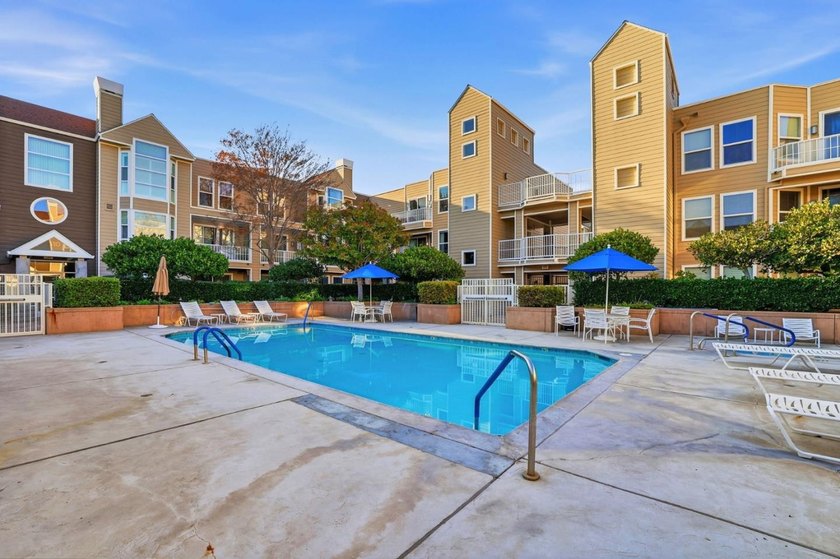 Rare loft-style condo just steps from the vibrant heart of - photo 31