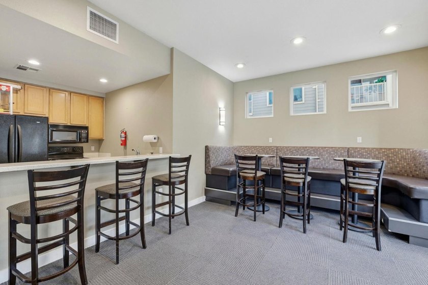 Rare loft-style condo just steps from the vibrant heart of - photo 37