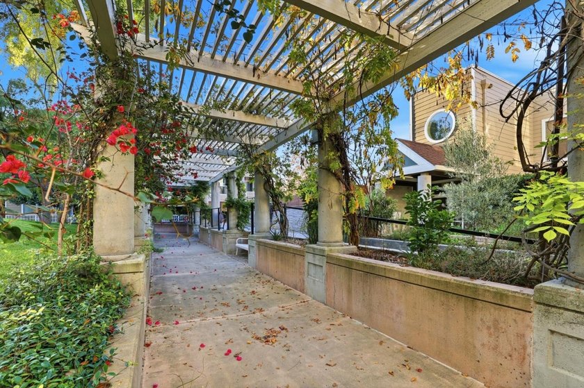 Rare loft-style condo just steps from the vibrant heart of - photo 42
