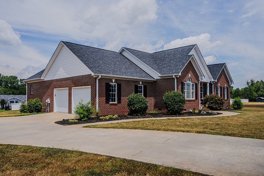 Welcome to this beautiful 3 bedroom 2 bath brick home located in - photo 3