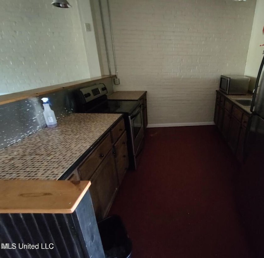 Nice Office In The Heart of Downtown Moss Point! We Are Next To - photo 8