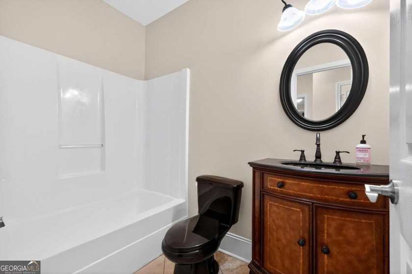 Perfectly positioned for the ultimate lifestyle of convenience - photo 33