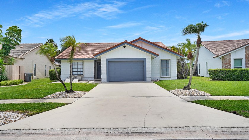 Stunning fully renovated 5-bedroom, 3-bathroom home in the - photo 3