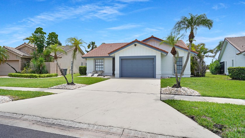 Stunning fully renovated 5-bedroom, 3-bathroom home in the - photo 4