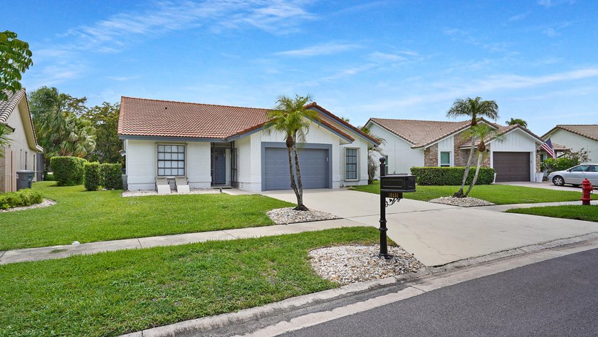 Stunning fully renovated 5-bedroom, 3-bathroom home in the - photo 5