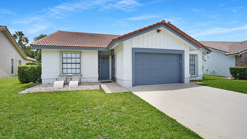 Stunning fully renovated 5-bedroom, 3-bathroom home in the - photo 6