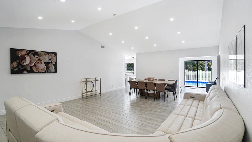 Stunning fully renovated 5-bedroom, 3-bathroom home in the - photo 9