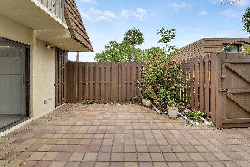 Welcome to Jupiter Plantation, one of Jupiter's most desirable - photo 9