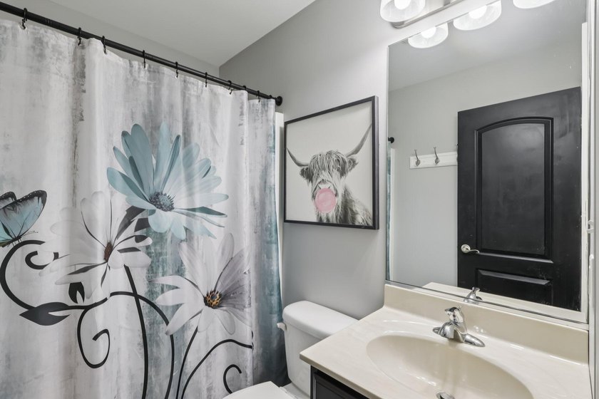 Beautifully maintained 4 bed, 3 bath home built in 2017, located - photo 25