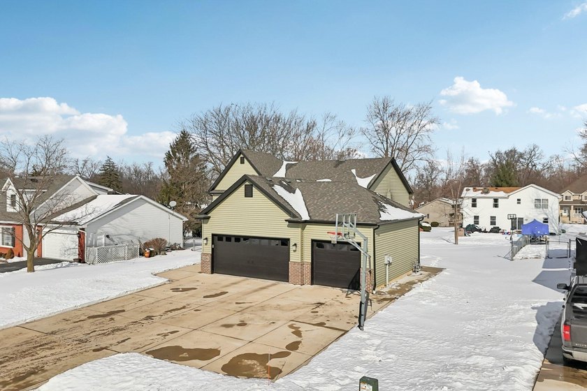 Beautifully maintained 4 bed, 3 bath home built in 2017, located - photo 39