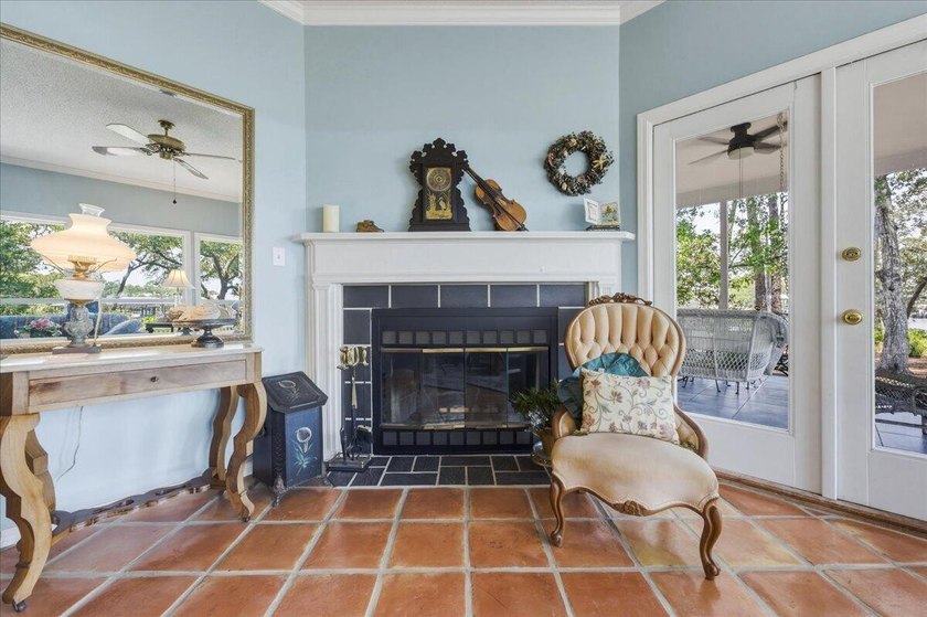 Waterfront 3BR/2BA cottage with stunning bayou views from almost - photo 11