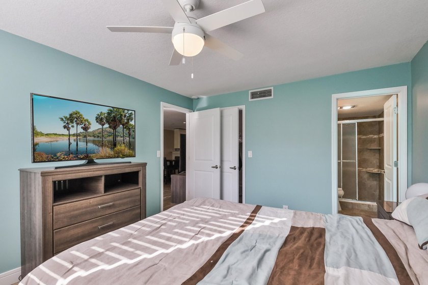 Beautifully renovated 2-bedroom, 2-bathroom first-floor condo in - photo 12