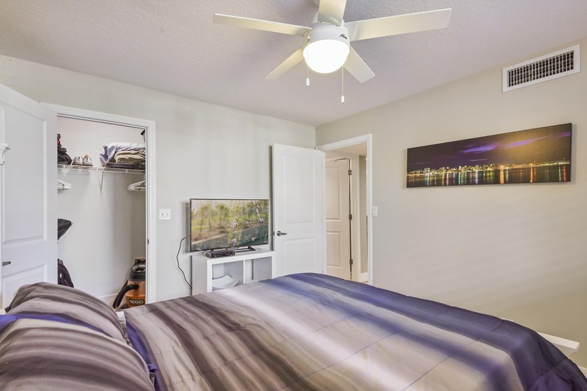 Beautifully renovated 2-bedroom, 2-bathroom first-floor condo in - photo 15