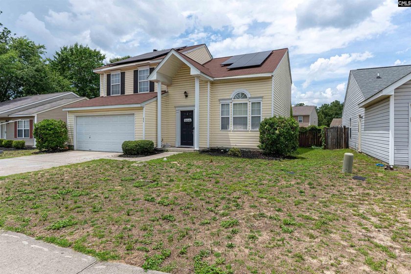 Welcome to 909 Murchison Drive! This spacious 3-bedroom, 2 - photo 2