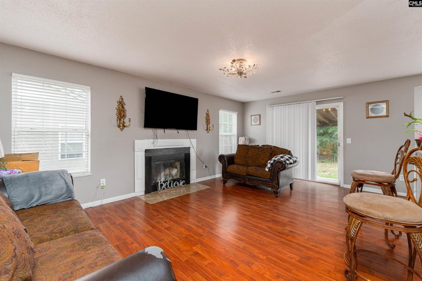 Welcome to 909 Murchison Drive! This spacious 3-bedroom, 2 - photo 7