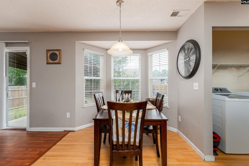 Welcome to 909 Murchison Drive! This spacious 3-bedroom, 2 - photo 10