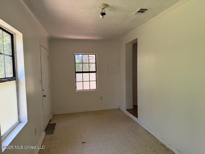 Some homes have good bones. This one has good bones and good - photo 6
