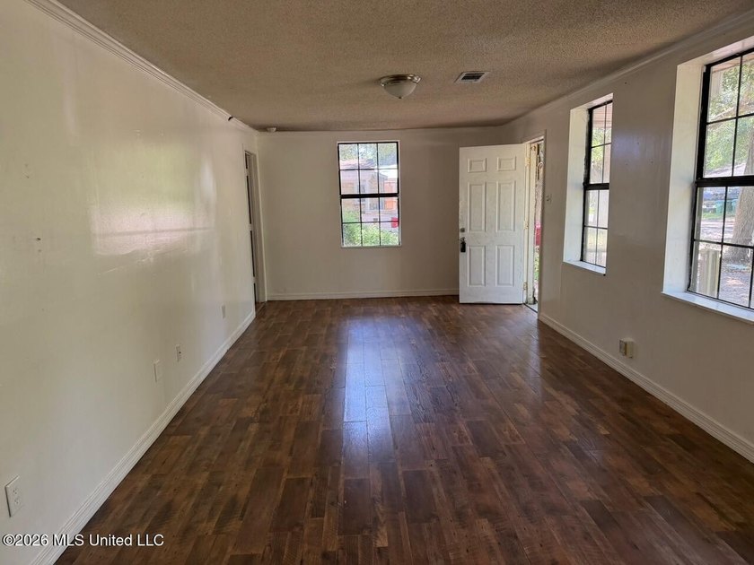 Some homes have good bones. This one has good bones and good - photo 7