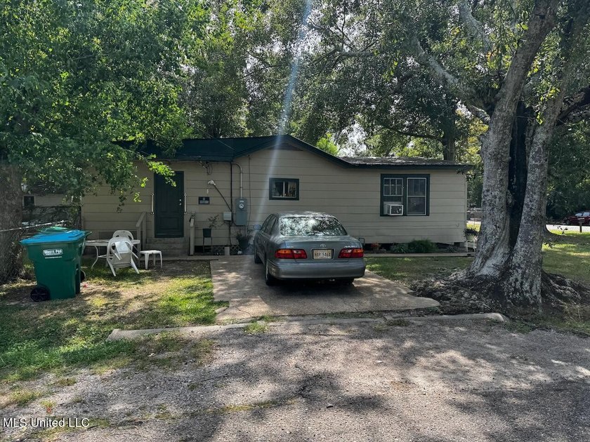 Nestled under beautiful tress located on a corner lot in the - photo 3
