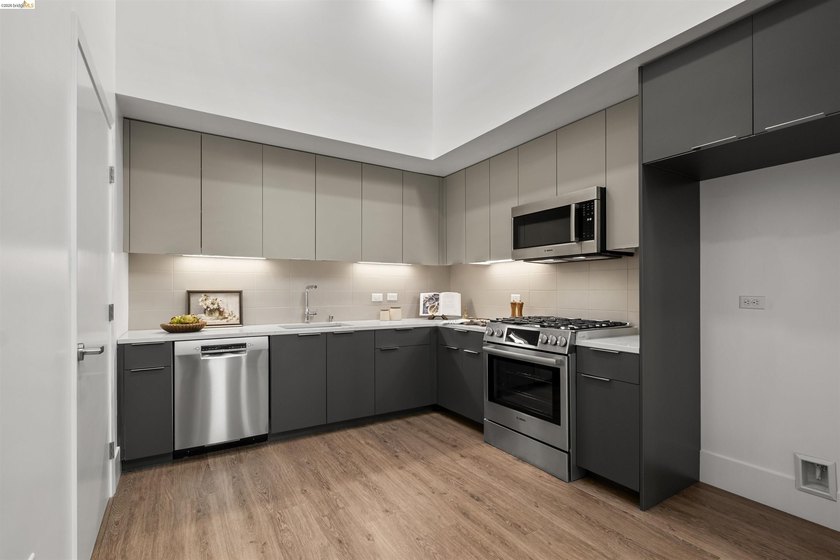 LARGE ONE BEDROOM PLUS AND ONE AND A HALF BATHROOM LOFT STYLE! - photo 11