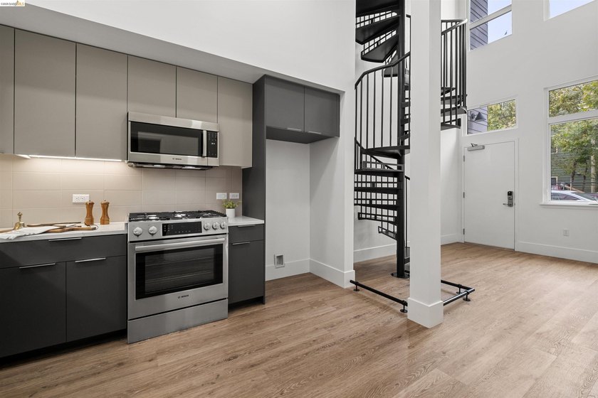 LARGE ONE BEDROOM PLUS AND ONE AND A HALF BATHROOM LOFT STYLE! - photo 14