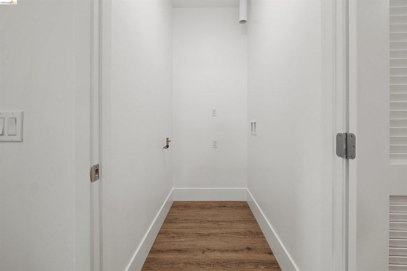 LARGE ONE BEDROOM PLUS AND ONE AND A HALF BATHROOM LOFT STYLE! - photo 21