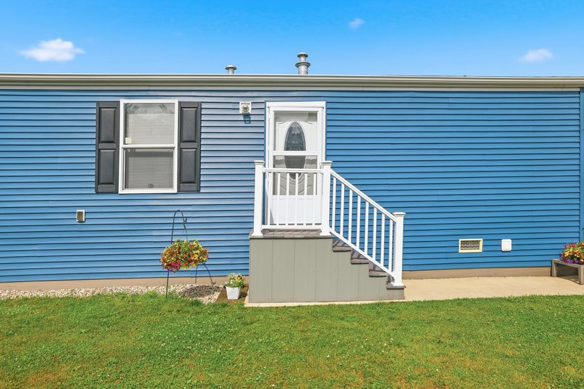 Welcome home to this spacious &amp; perfectly designed 2 bedroom, 2 - photo 3