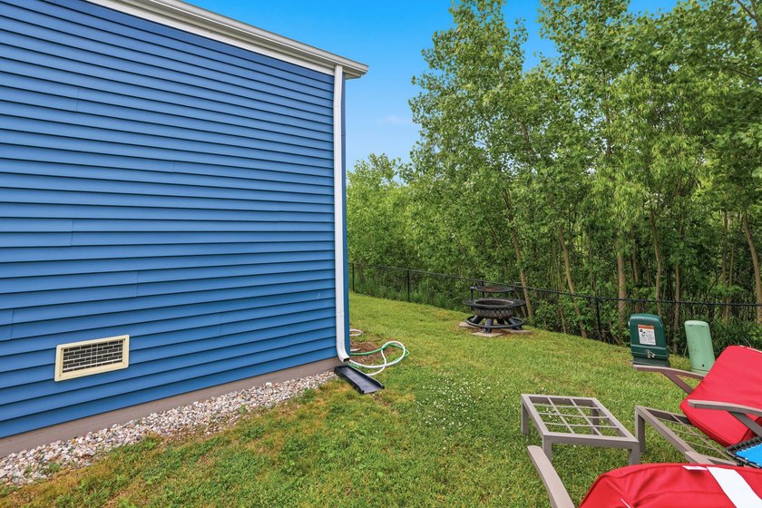 Welcome home to this spacious &amp; perfectly designed 2 bedroom, 2 - photo 8