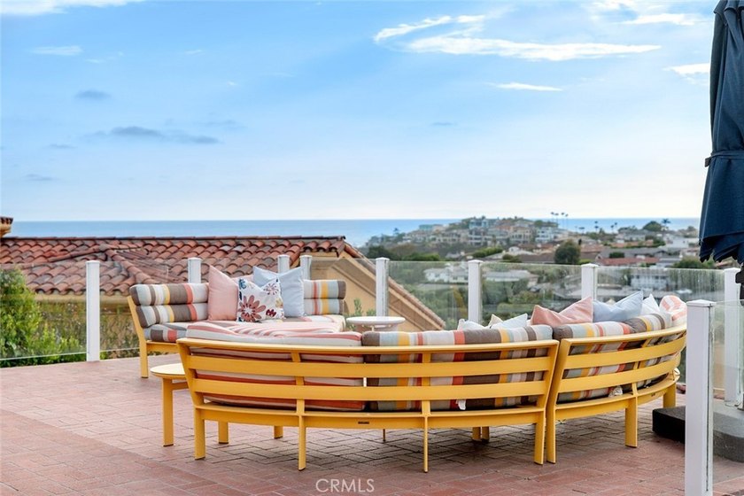 Welcome to 343 Emerald Bay - a fully furnished, contemporary - photo 14