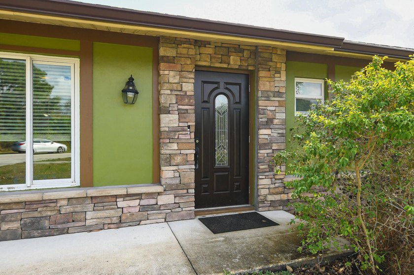 HOME SITS ON 1/3 OF AN ACRE BEAUTIFUL CORNER LOT! UPDATED - photo 8