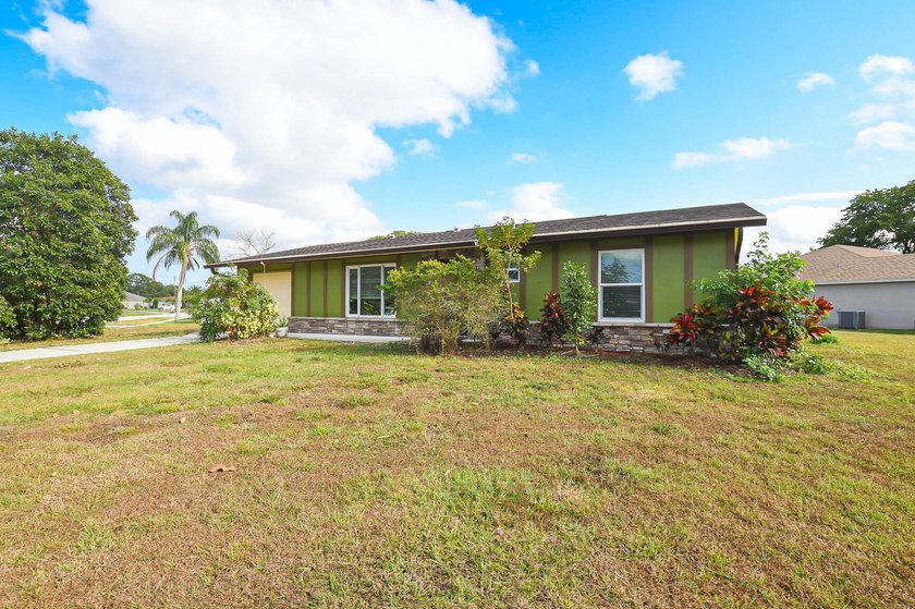 HOME SITS ON 1/3 OF AN ACRE BEAUTIFUL CORNER LOT! UPDATED - photo 10
